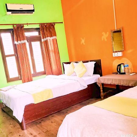 Hotel Butterfly - Peaceful Garden For Nature Lovers Sauraha Εξωτερικό φωτογραφία