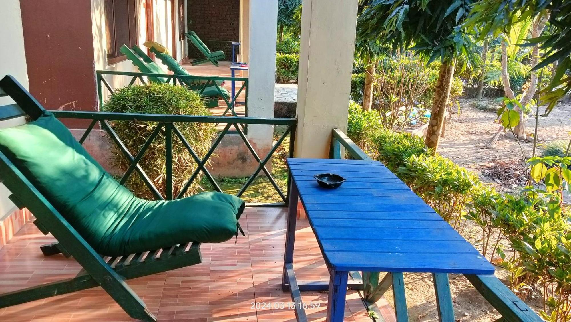 Hotel Butterfly - Peaceful Garden For Nature Lovers Sauraha Εξωτερικό φωτογραφία