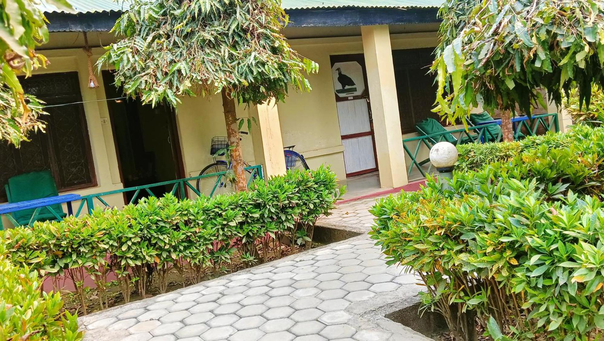 Hotel Butterfly - Peaceful Garden For Nature Lovers Sauraha Εξωτερικό φωτογραφία