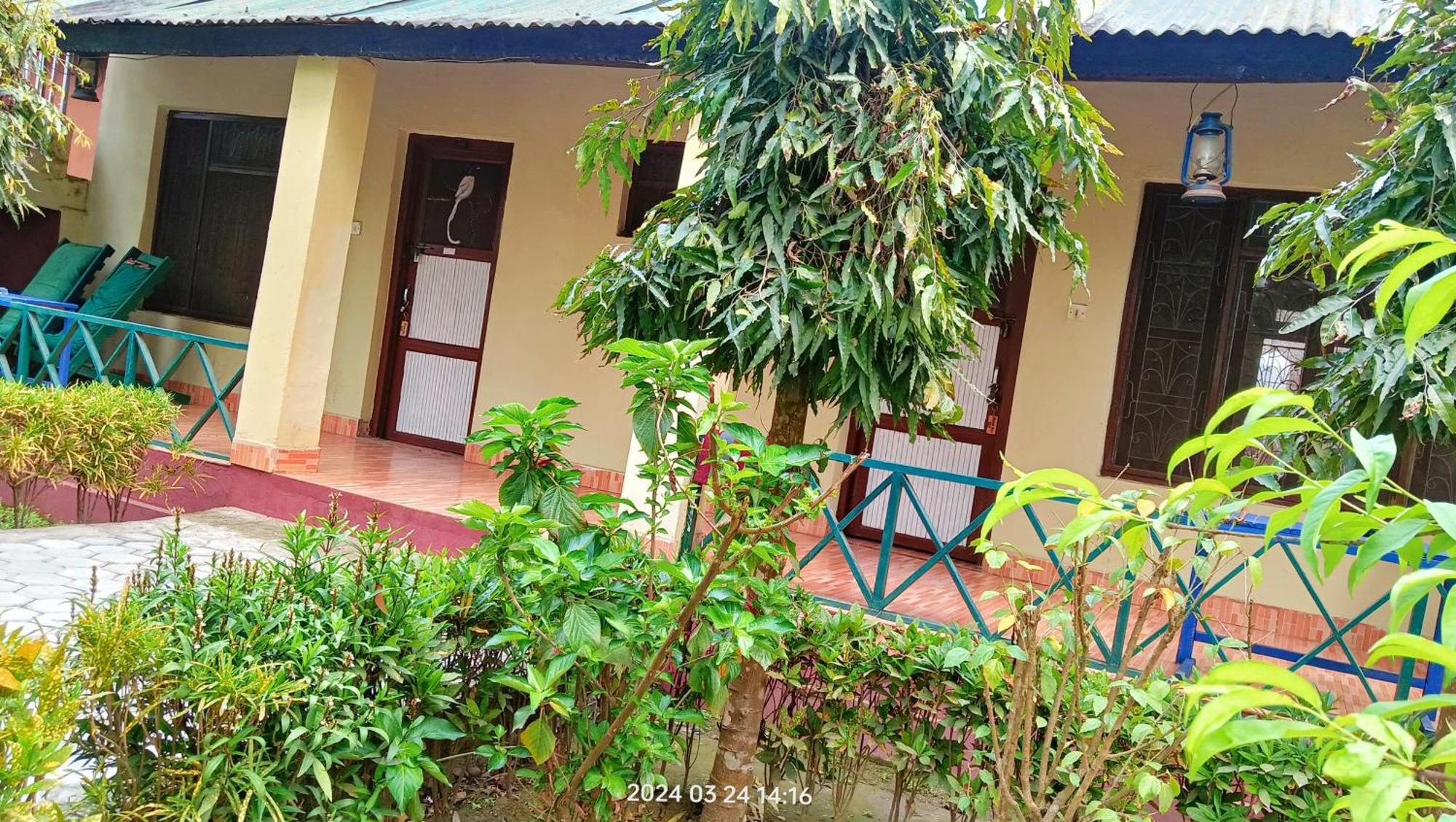Hotel Butterfly - Peaceful Garden For Nature Lovers Sauraha Εξωτερικό φωτογραφία