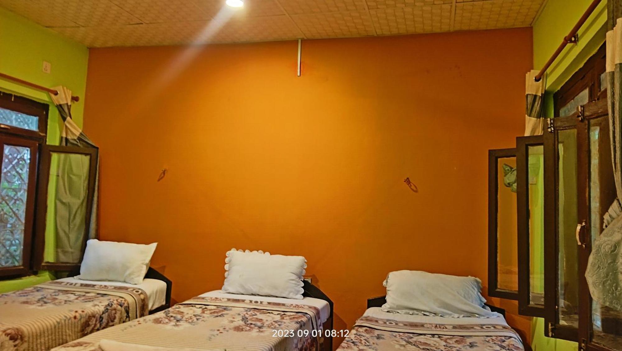 Hotel Butterfly - Peaceful Garden For Nature Lovers Sauraha Εξωτερικό φωτογραφία