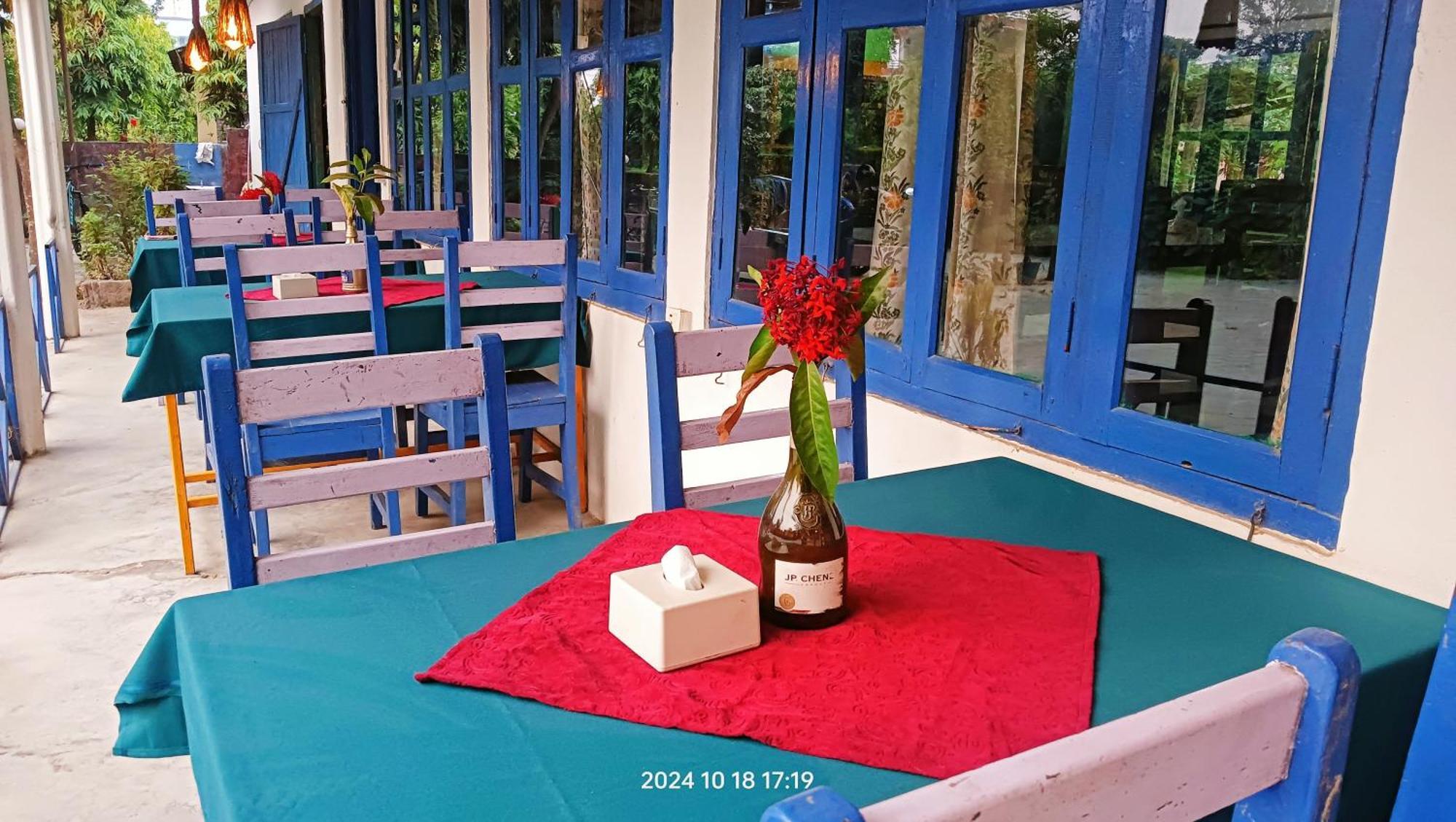 Hotel Butterfly - Peaceful Garden For Nature Lovers Sauraha Εξωτερικό φωτογραφία