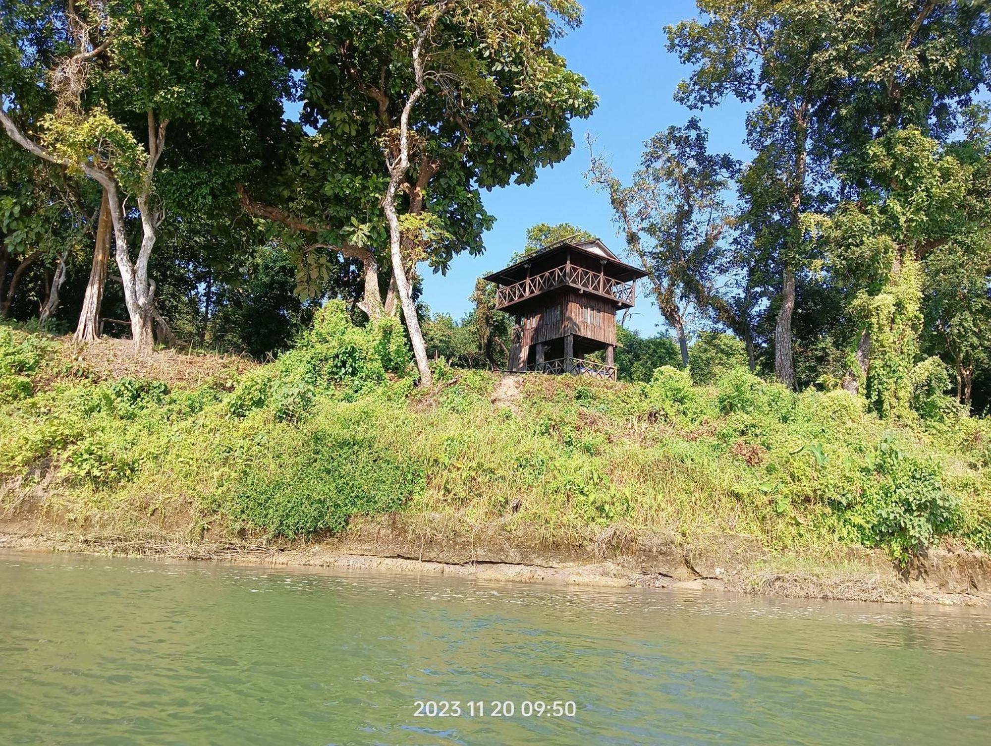 Hotel Butterfly - Peaceful Garden For Nature Lovers Sauraha Εξωτερικό φωτογραφία