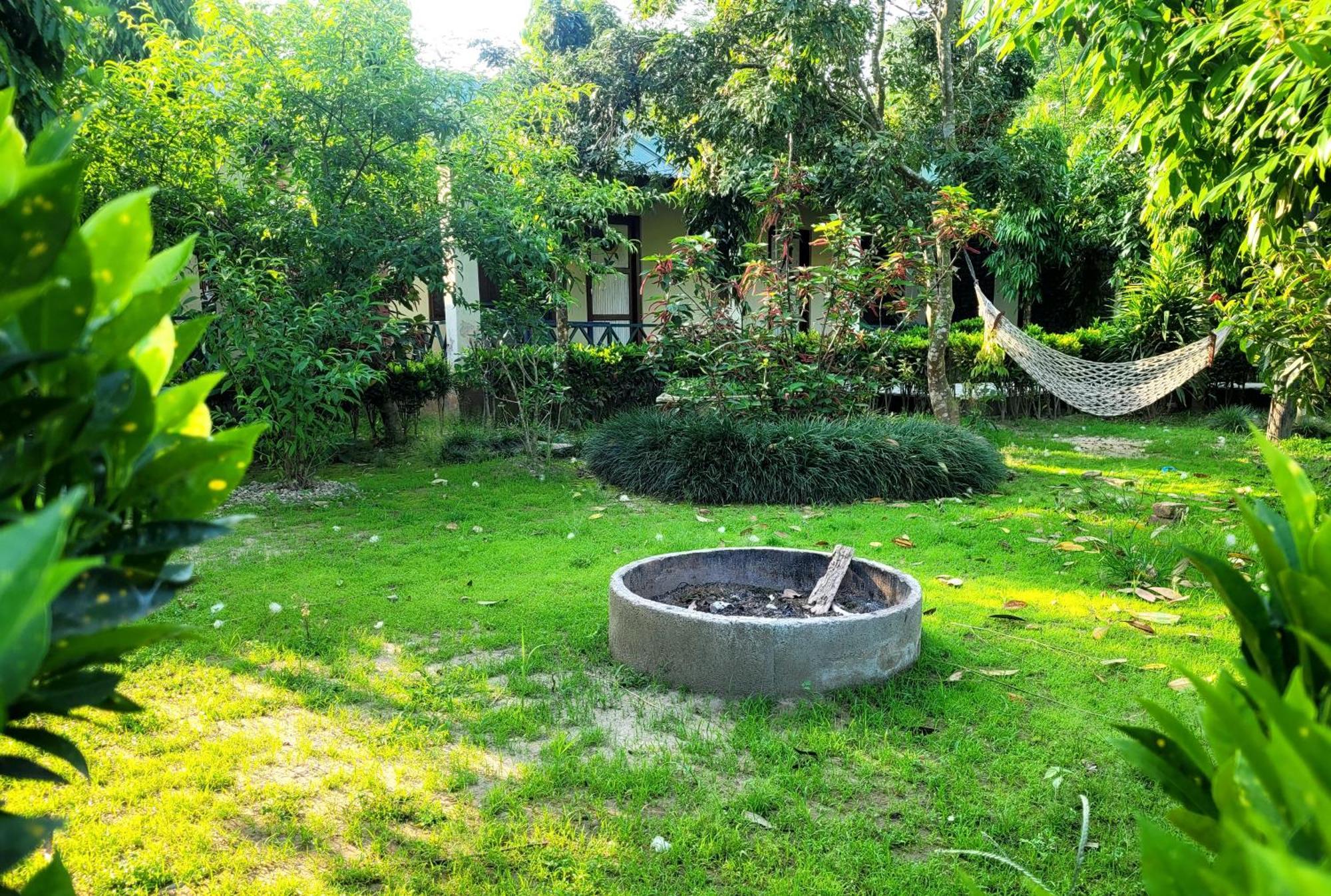Hotel Butterfly - Peaceful Garden For Nature Lovers Sauraha Εξωτερικό φωτογραφία